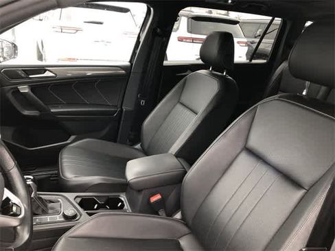 Used 2022 Volkswagen Tiguan SE R-Line image 10