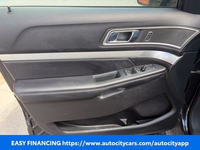 Used 2016 Ford Explorer XLT w/ Equipment Group 202A FWD image 5