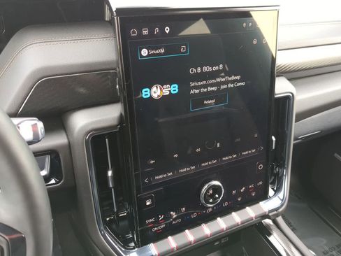 Used 2025 GMC Yukon AT4 w/ AT4 Premium Package AWD/4WD image 26