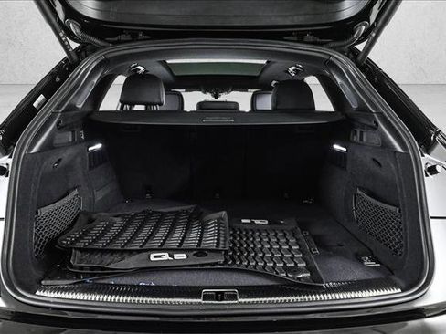 Certified 2024 Audi Q5 e Prestige image 6