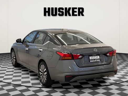 Used 2025 Nissan Altima 2.5 SV FWD image 5
