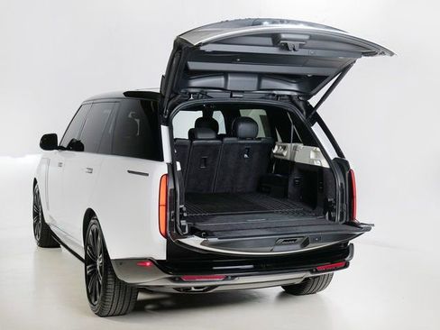 Used 2024 Land Rover Range Rover Long Wheelbase SE AWD/4WD image 32
