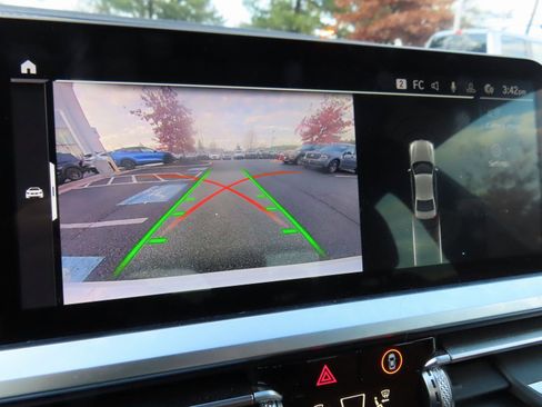 Used 2022 BMW 330i xDrive Sedan w/ Driving Assistance Package image 25