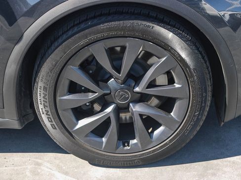 Used 2024 Tesla Model X image 11