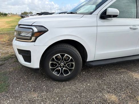 Used 2024 Ford Expedition Max XLT RWD image 3