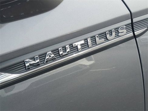 Certified 2022 Lincoln Nautilus AWD w/ Premium Package image 10
