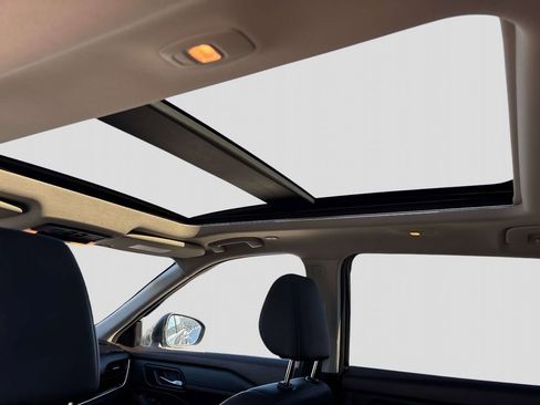 Used 2023 Nissan Rogue SL image 10