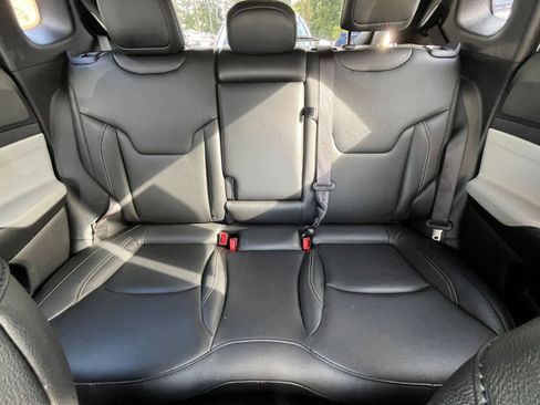 Used 2025 Jeep Compass Limited image 39