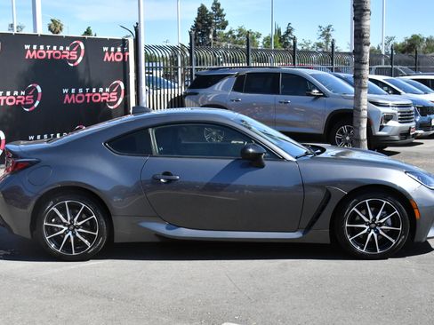 Used 2023 Toyota GR86 w/ ALL Weather Mat Package (TMS) RWD image 9