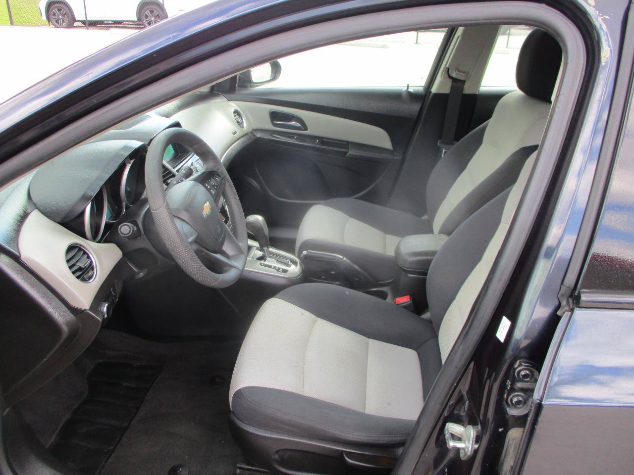 Used 2015 Chevrolet Cruze LS FWD image 13