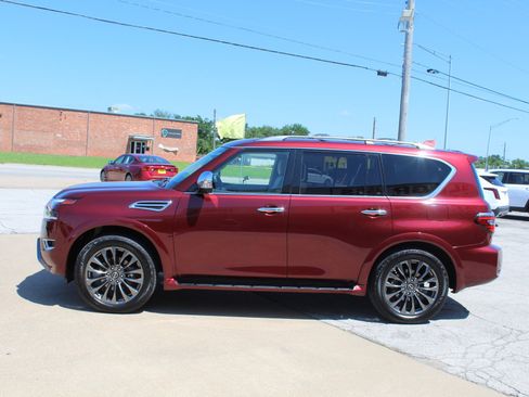 Used 2023 Nissan Armada Platinum w/ Captain's Chairs Package RWD image 9