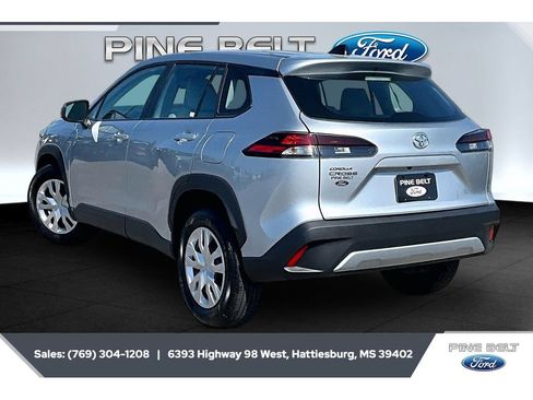 Used 2026 Toyota Corolla Cross L FWD image 2