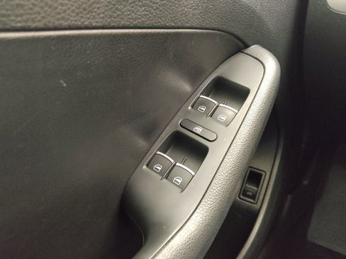 Used 2014 Volkswagen Jetta SE FWD image 27