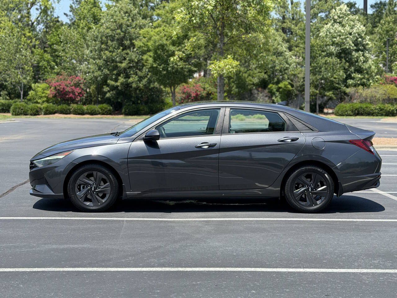 Used 2022 Hyundai Elantra SEL FWD image 4
