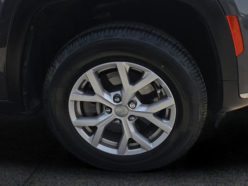 Used 2021 Jeep Grand Cherokee L Limited AWD/4WD image 6