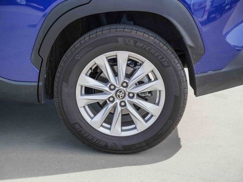 Used 2023 Toyota Corolla Cross LE image 8