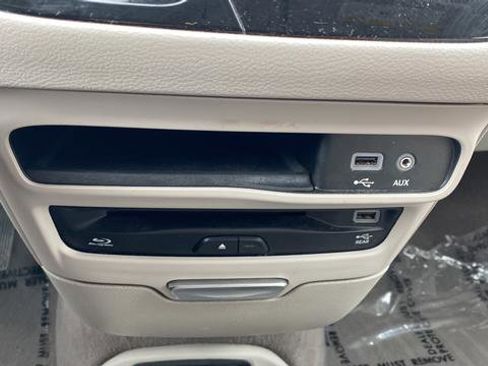 Used 2017 Chrysler Pacifica Touring-L Plus w/ Advanced Safetytec Group FWD image 36