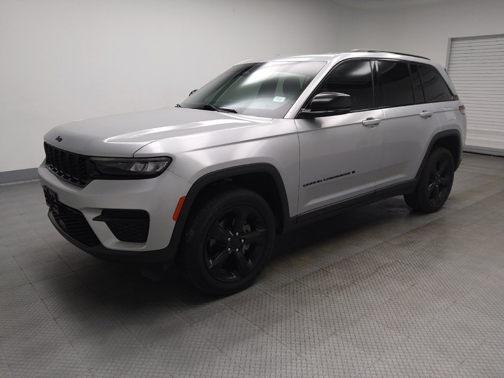 Used 2023 Jeep Grand Cherokee Altitude AWD/4WD image 2