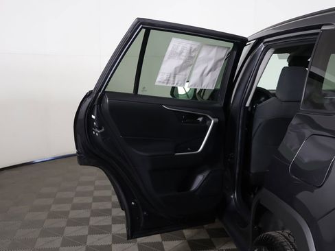 Used 2021 Toyota RAV4 LE AWD/4WD image 17