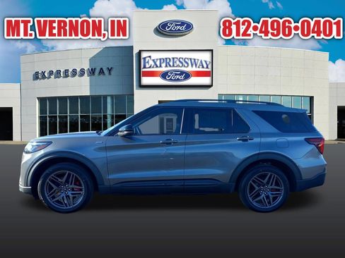 Used 2025 Ford Explorer ST-Line w/ ST-Line Street Pack image 9