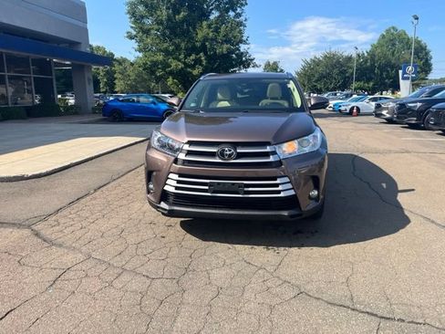 Used 2017 Toyota Highlander XLE AWD/4WD image 27