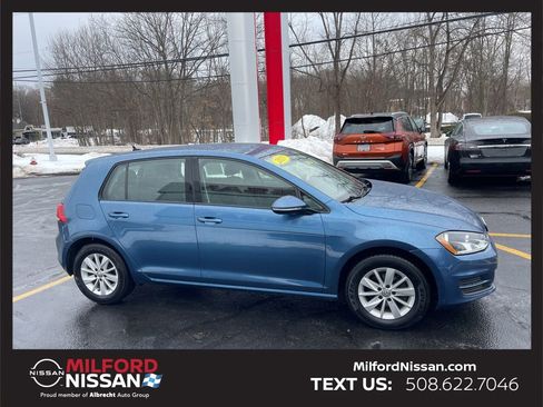 Used 2017 Volkswagen Golf S image 6