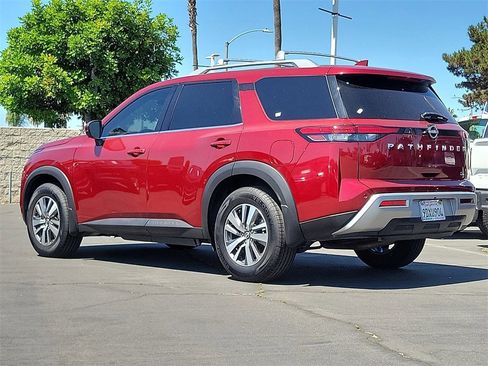 Certified 2023 Nissan Pathfinder SL image 2