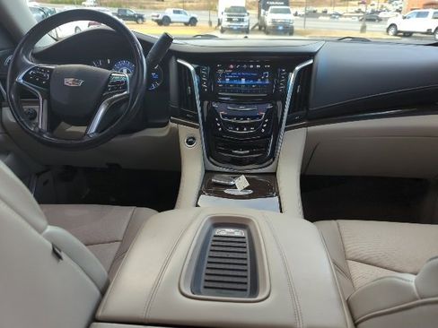 Used 2018 Cadillac Escalade Luxury image 21