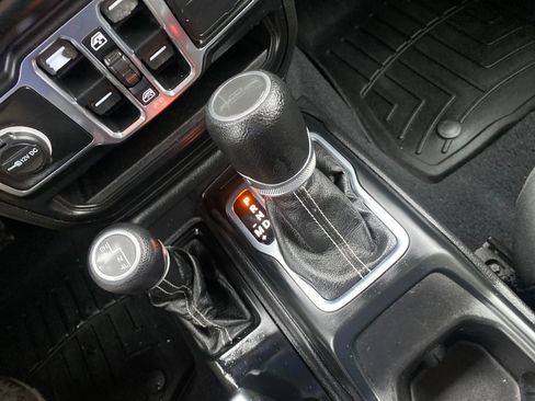 Used 2020 Jeep Gladiator Overland image 23