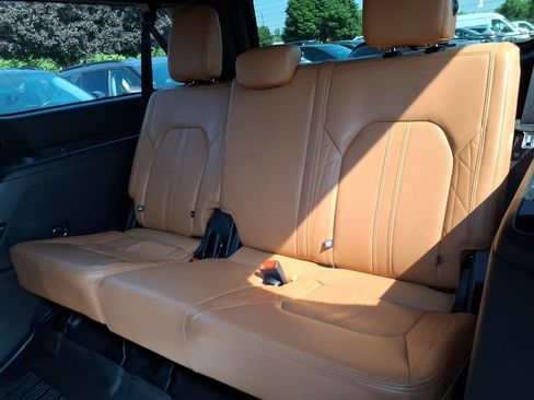 Used 2023 Ford Expedition Max Platinum AWD/4WD image 11