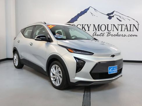 Used 2022 Chevrolet Bolt EUV LT w/ Comfort Package FWD image 1
