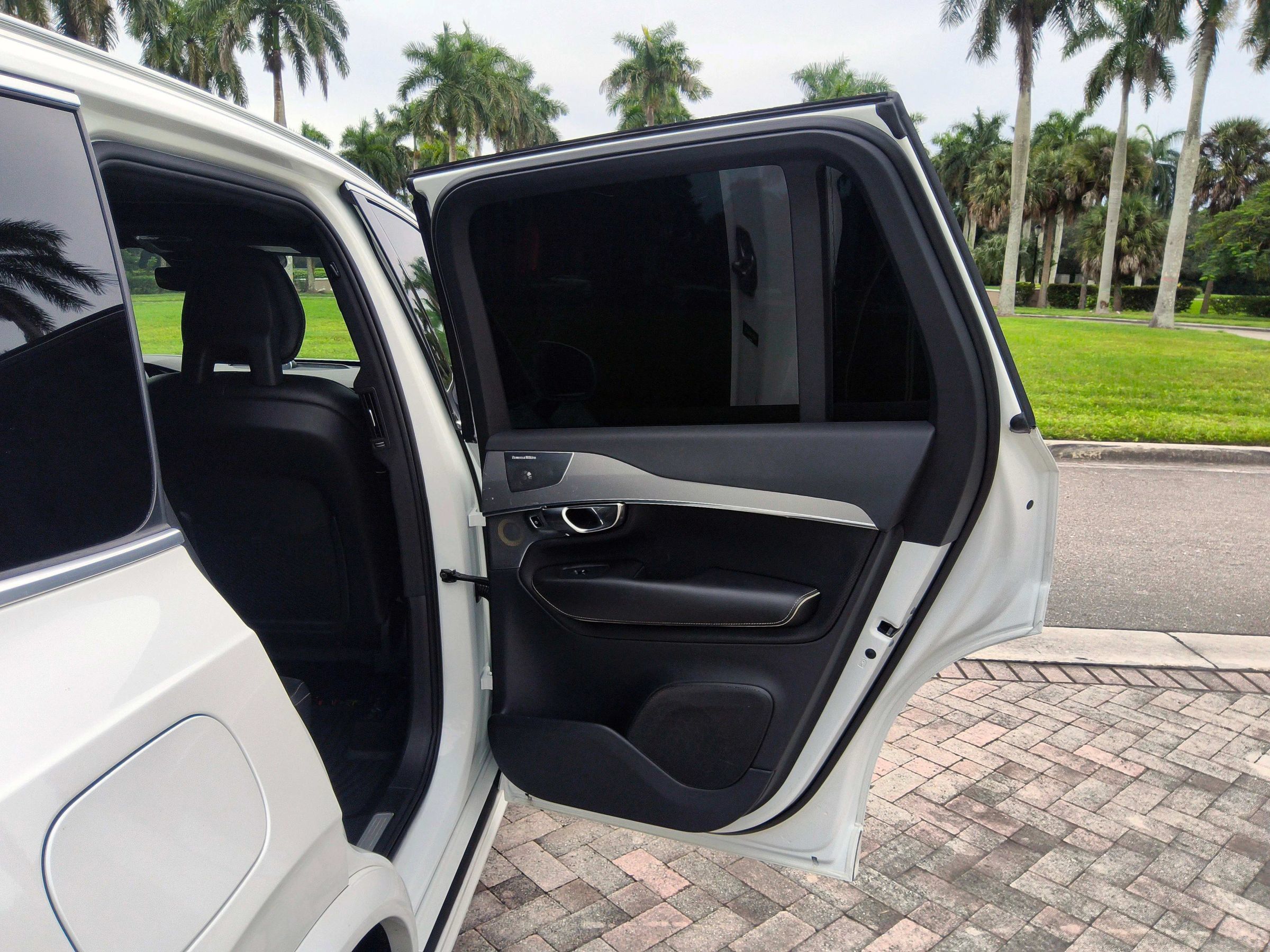 Used 2016 Volvo XC90 T8 R-Design AWD/4WD image 40