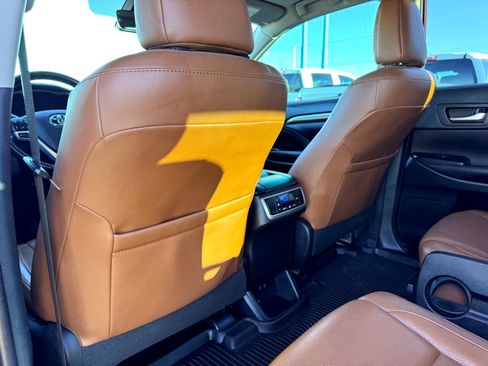 Used 2019 Toyota Highlander Limited image 22
