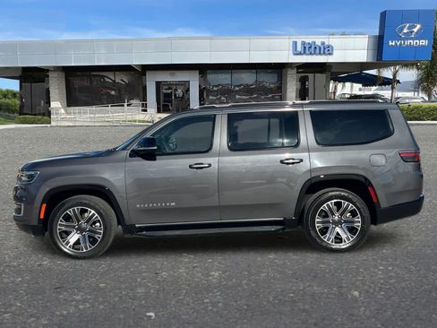 Used 2024 Jeep Wagoneer Series II w/ Flexible Seating Group image 5