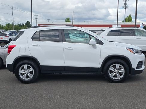Used 2019 Chevrolet Trax LT w/ LT Convenience Package AWD/4WD image 3