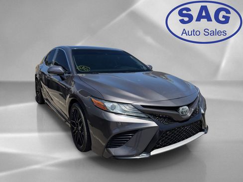 Used 2018 Toyota Camry XSE FWD image 2
