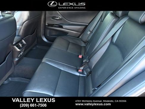 Used 2023 Lexus ES 250 w/ Premium Package image 10