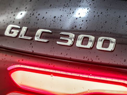 Certified 2025 Mercedes-Benz GLC 300 image 11