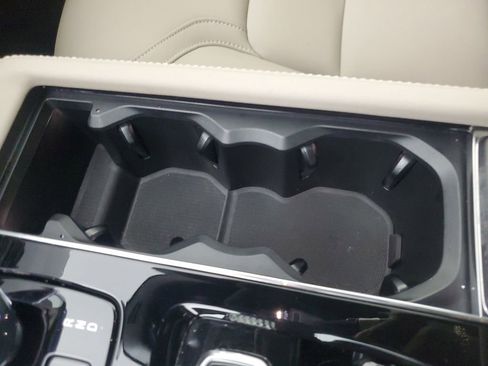 Certified 2025 Volvo XC90 B5 Core w/ Climate Package image 33