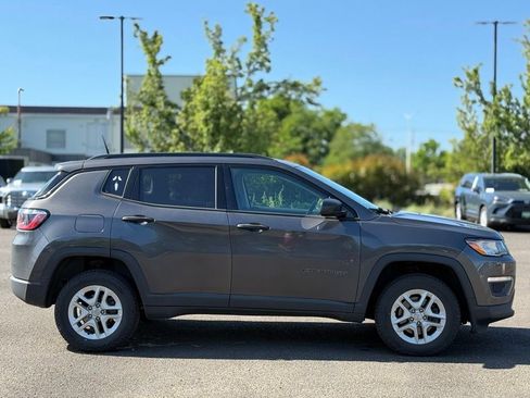 Used 2018 Jeep Compass Sport AWD/4WD image 6