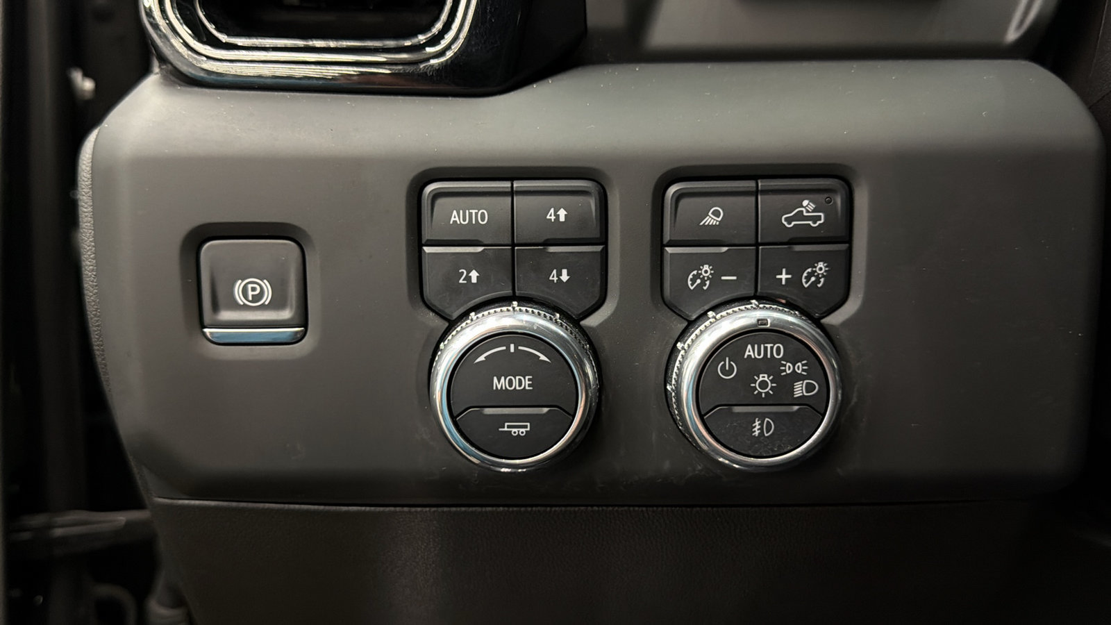 Used 2025 GMC Sierra 2500 AT4 w/ AT4 Premium Plus Package AWD/4WD image 31