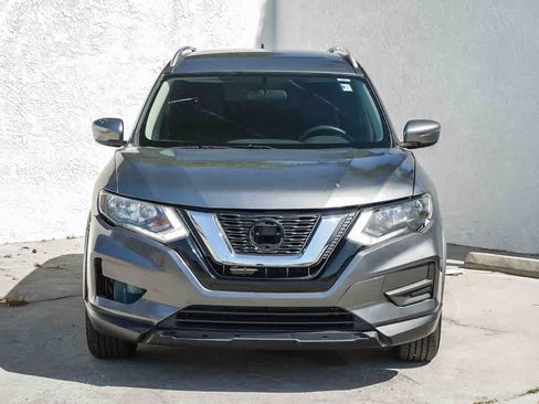 Used 2018 Nissan Rogue SV FWD image 2