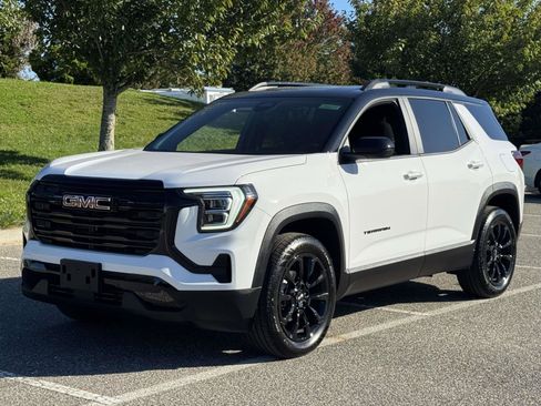 Used 2025 GMC Terrain Elevation w/ Black Edition image 1
