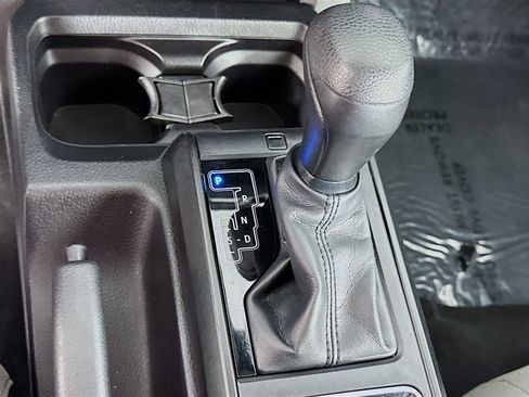 Used 2018 Toyota Tacoma SR image 19