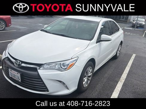 Used 2017 Toyota Camry LE image 1