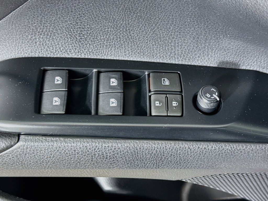 Used 2020 Toyota Camry SE w/ Audio Package FWD image 13