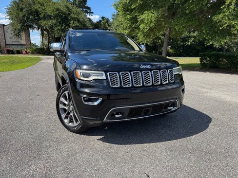 Used 2017 Jeep Grand Cherokee Overland w/ Jeep Active Safety Group AWD/4WD image 38