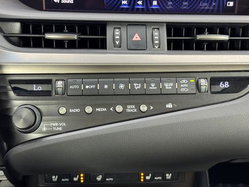 Used 2020 Lexus ES 300h w/ Premium Package image 29