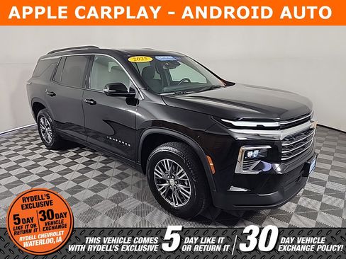 Used 2025 Chevrolet Traverse LT image 1