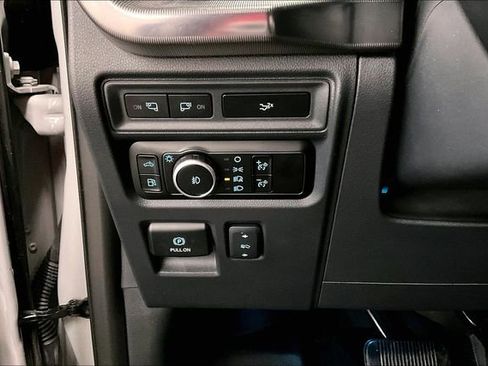 Used 2024 Ford F150 Lariat image 38